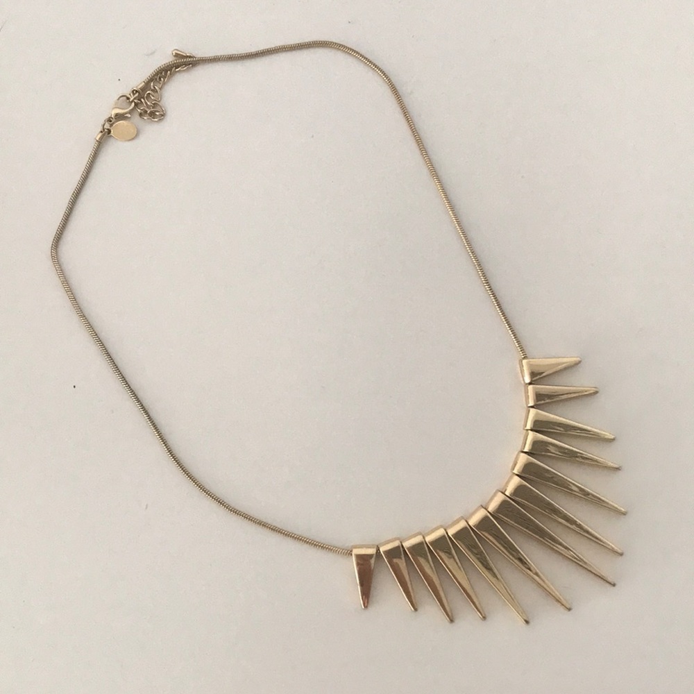 NWOT Gold triangle spike necklace